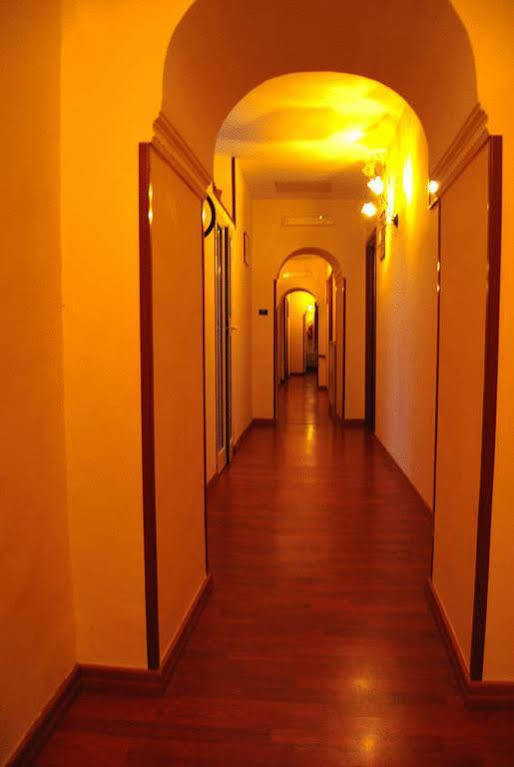 Duomo Apartments Napels Buitenkant foto